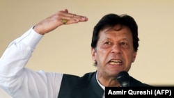 عمران خان د جنورۍ پر ۲۰مه نېټه په يوه ورځني سفر د جنوبي وزيرستان مرکز واڼه ته ورسېد.(انځور: ارشیف)