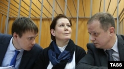 Наталья Шарина, директор Московской библиотеки украинской литературы, обвиняемая в экстремизме и растрате, присутствует на судебном заседании в Москве, 2 ноября 2016 года