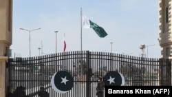 ПАКИСТАН - Пакистански војници чуваат стража на затворената пакистанско-иранска граница 