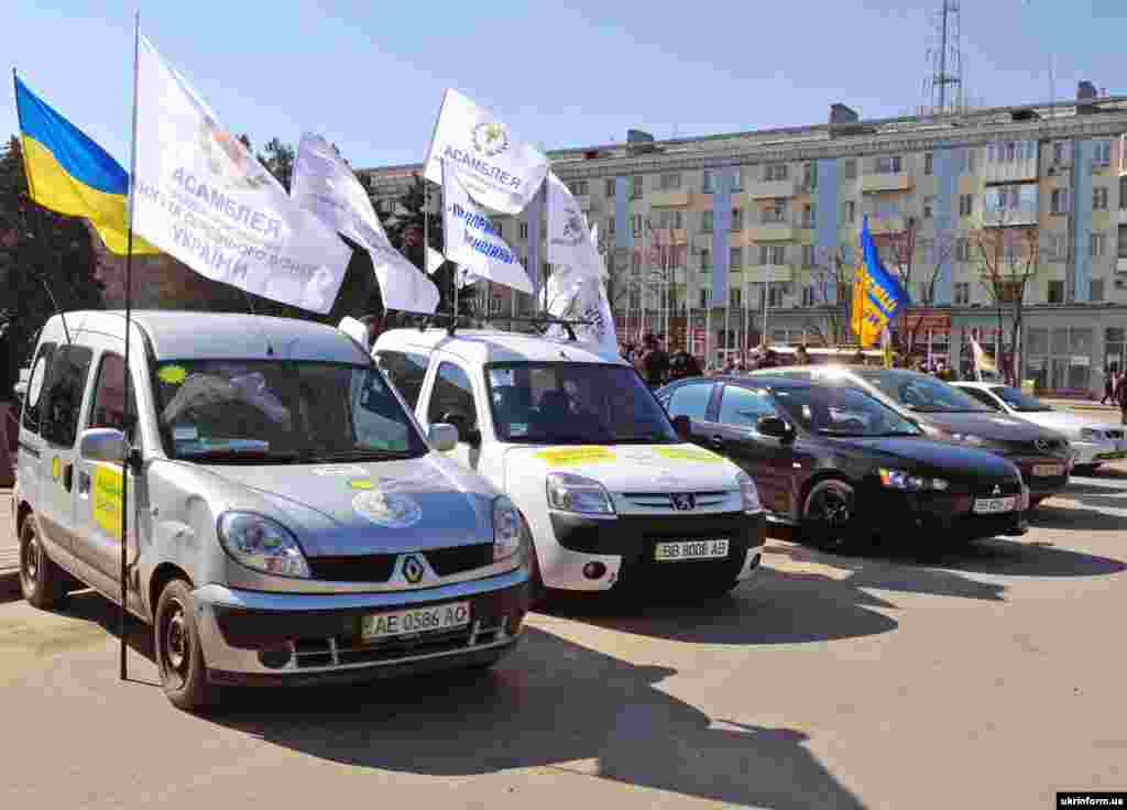 25 березня учасники протесту зі Львова та Луганська зустрінуться у столиці, де до них приєднаються київські протестувальники, і на Софіївській площі вони проведуть мітинг. Львів, 21 березня 2010 року. Луганськ, 21 березня 2010 року