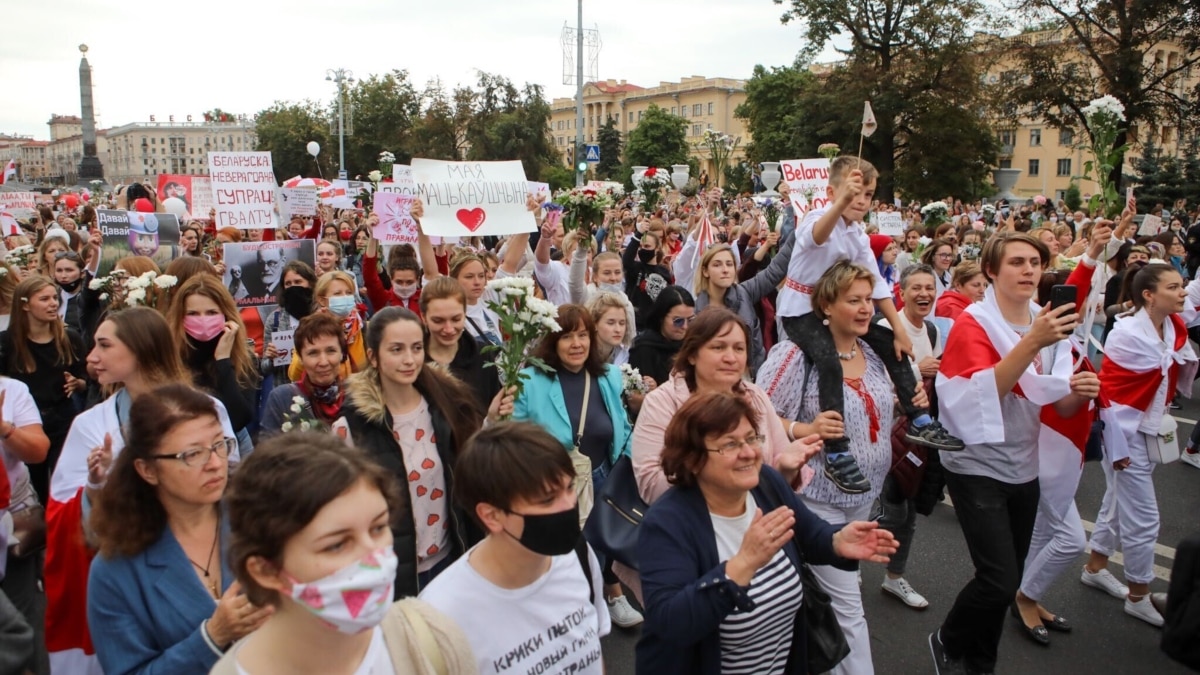 В Минске женщины вышли на марш солидарности. Есть задержанные