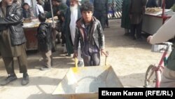 یکی از کودکان کارگر