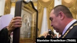 Igor Plotnițki la inaugurarea sa ca șef în Luhansk,r 4 noiembrie, 2014