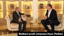 Еврокомесарот Хан и српскиот претседател Вучиќ