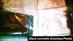 Закривавлені документи пораненого бійця (зима 2015 року)
