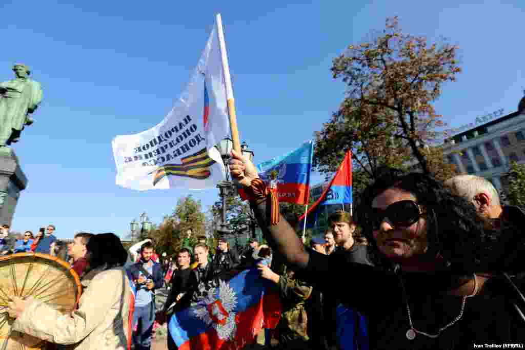 Московские сторонники сепаратистов Донбасса рядом с &quot;Маршем мира&quot; также присутствовали 