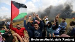Израильмен шекара түбіндегі палестиналық демонстранттар. Газа, 30 наурыз 2018 жыл