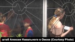 Жители заблокированного общежития в Омске