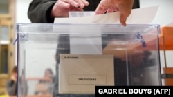 La o secție de votare în timpul alegerilor generale, Madrid,10 noiembrie 2019