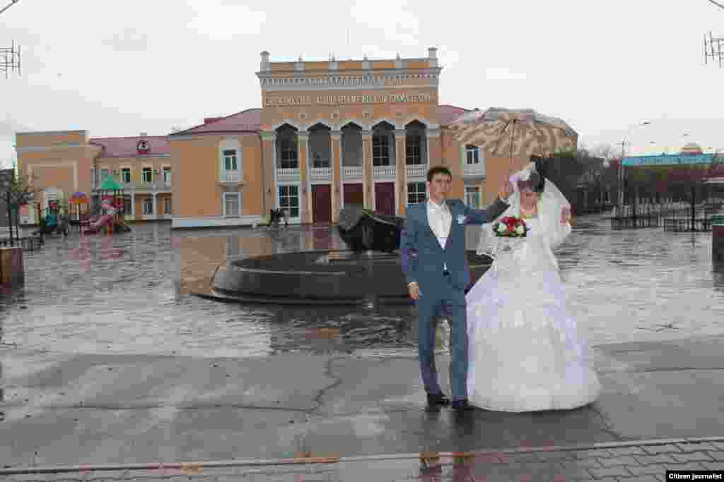 Жених и невеста. Прислал Нияз Сарсенбаев.