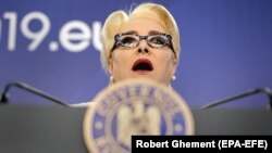 ROMANIA -- Romanian Prime Minister Viorica Dancila, accompanied by European Commission President, delivers a speech during a joint press conference at Victoria Palace in Bucharest, January 11, 2019