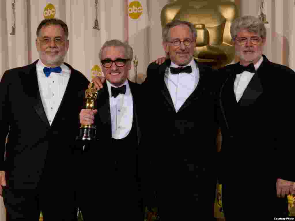 بعضی این چهار نفر را تمام آنچه ما بدان هالیوود می گوییم می دانند! از راست به چپ: جورج لوکاس، استیون اسپیلبرگ، مارتین اسکورسیزی، فرانسیس فورد کاپولا