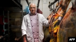 قصابی در هارلم هلند می گوید تقاضا برای گوشت اسب در روزهای گذشته افزایش یافته است.