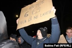 Several hundred protested outside the presidential palace in Bucharest against President Klaus Iohannis, who has come out in support of the anticorruption protesters.