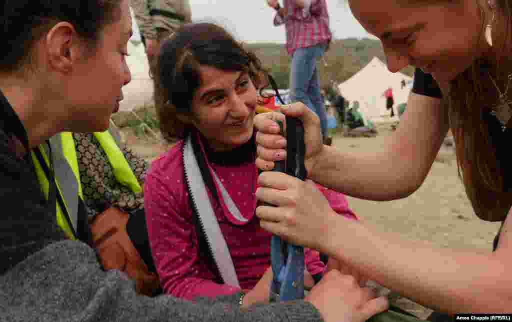 Thirteen-year-old Raida Matar, a Yazidi refugee from Sinjar in Iraq, didn&#39;t quite have the brawn for the rivet gun, but she was impressed at the strength of the project&#39;s Dutch creator, Floor Nagler, 24.