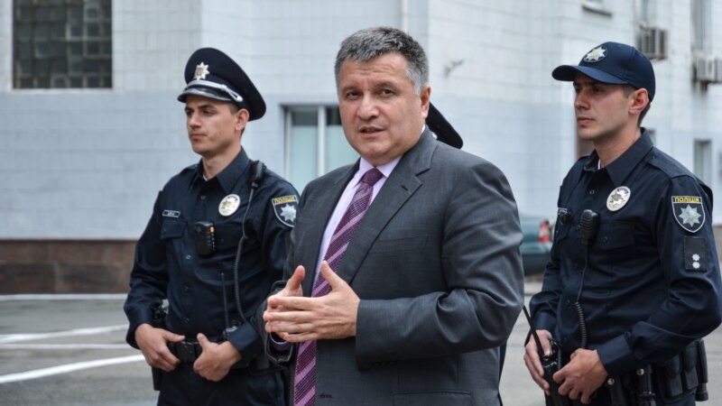 Аваков о санкциях против Порошенко: «Я не считаю, что сейчас правильно действовать в этом направлении»