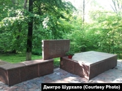 Гранітний обеліск в урочищі Шумейкове – на цьому місці увечері 20 вересня 1941 року генерал Михайло Кирпонос отримав друге, смертельне поранення