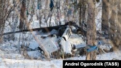 Обломки вертолёта, разбившегося в пригороде Улан-Удэ 30 декабря 2018