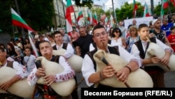 Шествие за фамилията