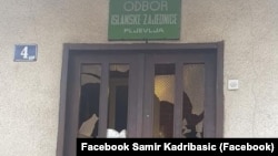 Nepoznate osobe kamenovale su u noći između 1. i 2. septembra prostorije Islamske zajednice (IZ) u Pljevljima, a kroz polomljeno staklo ubačena je i poruka na kojoj je ispisano „Polećela crna ptica Pljevlja biće Srebrenica“.