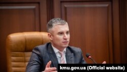 14 червня голова НАЗК Олександр Новіков вніс на розгляду уряду припис, про усунення порушень статті 26 закону «Про запобігання корупції»