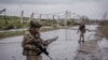 Военные 24-й ОМБр им. Короля Данила на трассе под Константиновкой