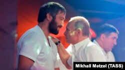 Rusiya - Aleksandr Ovechkin və Vladimir Putin. Soçi, 8 avqust, 2017