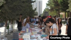 Azerbaijan -- Book Fair at Baku State University by "Qanun" Publishing House, 22 September 2015