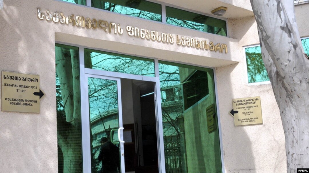 Доступ к информации, связанной с финансами налогового резидента, по закону имеет ограниченное число ведомств, в частности, следственные органы и Министерство финансов