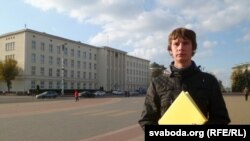 Сяргей Кавалько перадаў подпісы ў аблвыканкам