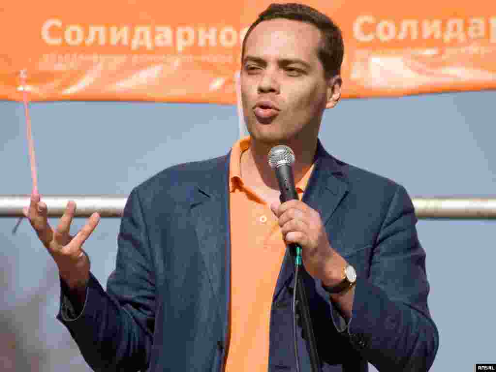 Владимир Милов