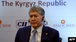 Президент Кыргызстана Алмазбек Атамбаев на кыргызско-индийском бизнес-форуме в Нью-Дели, 21 декабря.