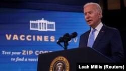 Administrația Biden speră că anunțul FDA îi va convinge măcar pe unii dintre americanii care se opun vaccinării să se imunizeze.