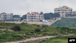 پرچم اسرائیل که در نوار مرزی شمال این کشور با جنوب لبنان نصب شده است