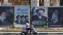 تصاویر رهبران سابق و فعلی جمهوری اسلامی در خیابانی در تهران