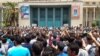 کسبه کاران در تهران و برخی شهرهای دیگر ایران مظاهره کردند