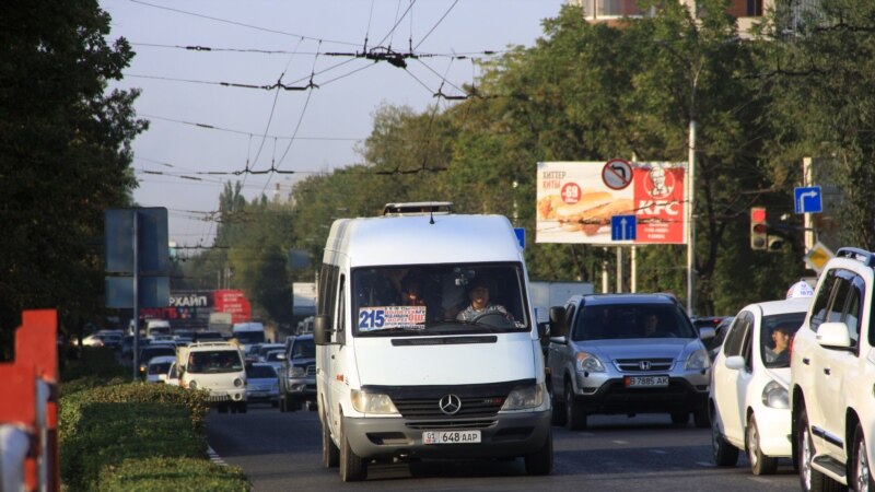Бишкектеги кичиавтобустун айдоочулары талаптарын айтып акимчиликке келишти