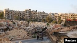 Hundreds of civilians have been killed by Russian and Syrian government air strikes in rebel-held neighborhoods of Aleppo since a U.S. and Russia-brokered cease-fire broke down on September 19. (file photo)