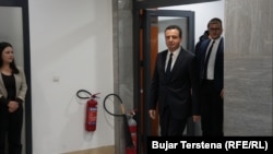 Aljbin Kurti dolazi na sastanak