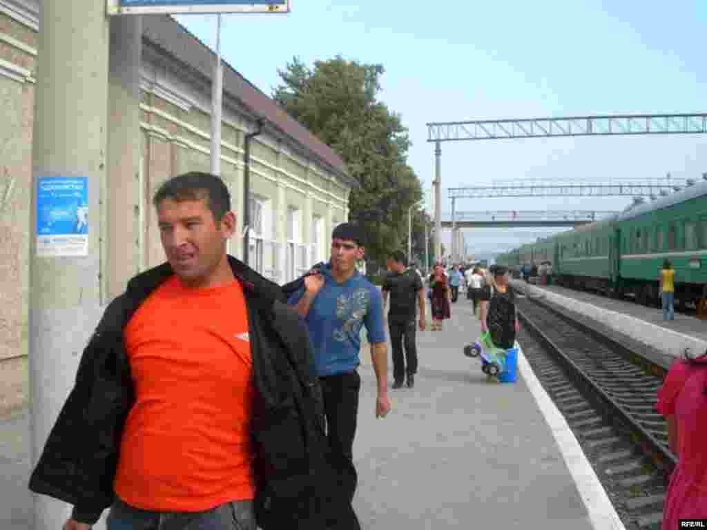 Муҳоҷирони корӣ бармегарданд #20