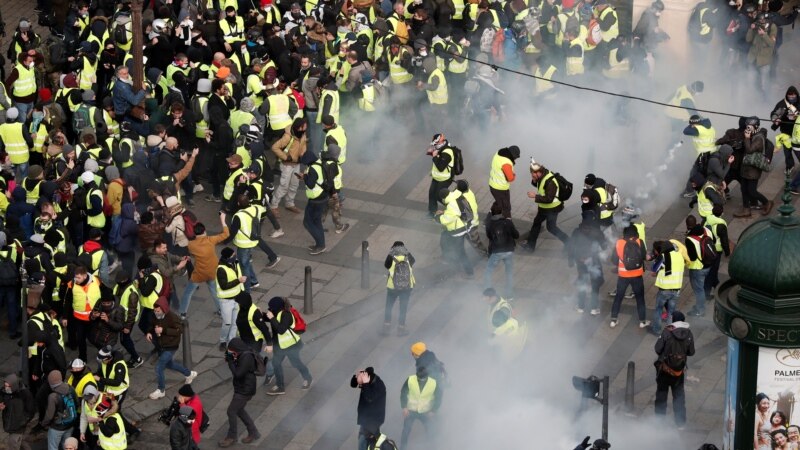 Силни безбедносни мерки пред протестите во Париз