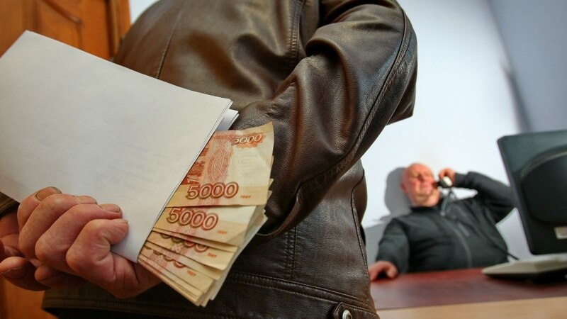 Севастополь: предпринимателя обвиняют в посредничестве при передаче крупной взятки 