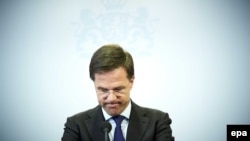 Premierul Olandei, Mark Rutte, pe care presa italiană îl vede ca pe un "Grande Cattivo", simbolul răului.