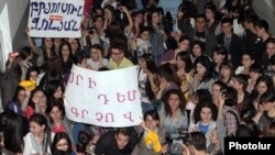 Armenia - Students at Yerevan State Linguistic University protest against the dismissal of its rector Suren Zolian, 19Apr2012.