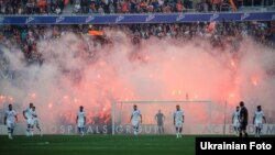 Під час матчу «Шахтар» (Донецьк) - «Динамо» (Київ). «Шахтар» виграв з рахунком 3:1. Донецьк, 4 серпня 2013 року