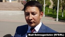 Әнуар Жайнақов, сыртқы істер министрлігінің баспасөз хатшысы.