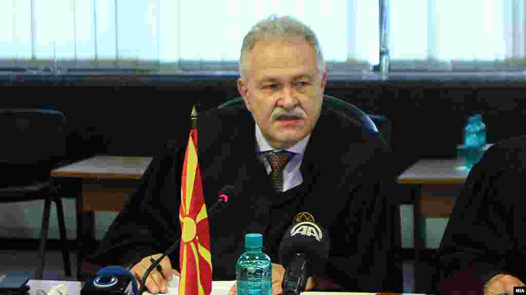 МАКЕДОНИЈА - Врховниот суд ја одби жалбата на неговиот поранешен претседател, Јово Вангеловски, како неоснована и го потврди решението на Судскиот совет за негово разрешување. Со оваа одлука Вангеловски и официјално е разрешен.