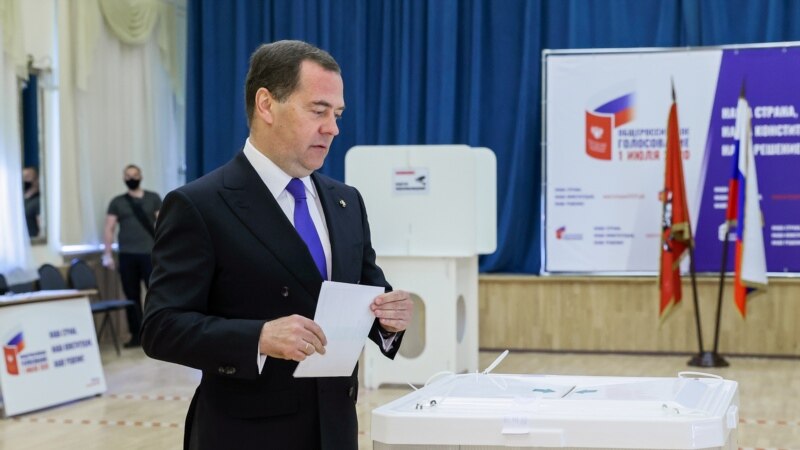 Дмитрий Медведев гуфт, амалкарди Беларус бе оқибат намемонад