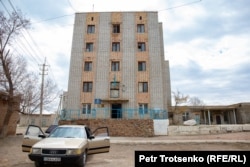 Акимат в поселке Улькен Алматинской области. 12 апреля 2019 года.