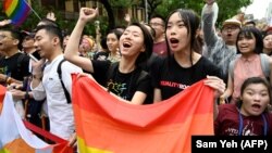 Сторонники легализации однополых браков перед парламентом в Тайпей, 17 мая 2019 года.